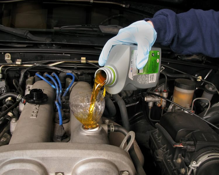 Qué aceite debo echarle a mi coche Qué aceite debo echarle a mi coche
