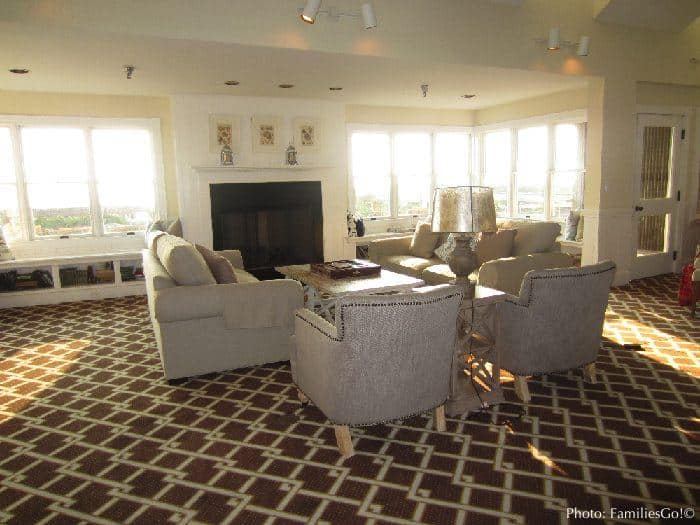 The lounge at the sanderling