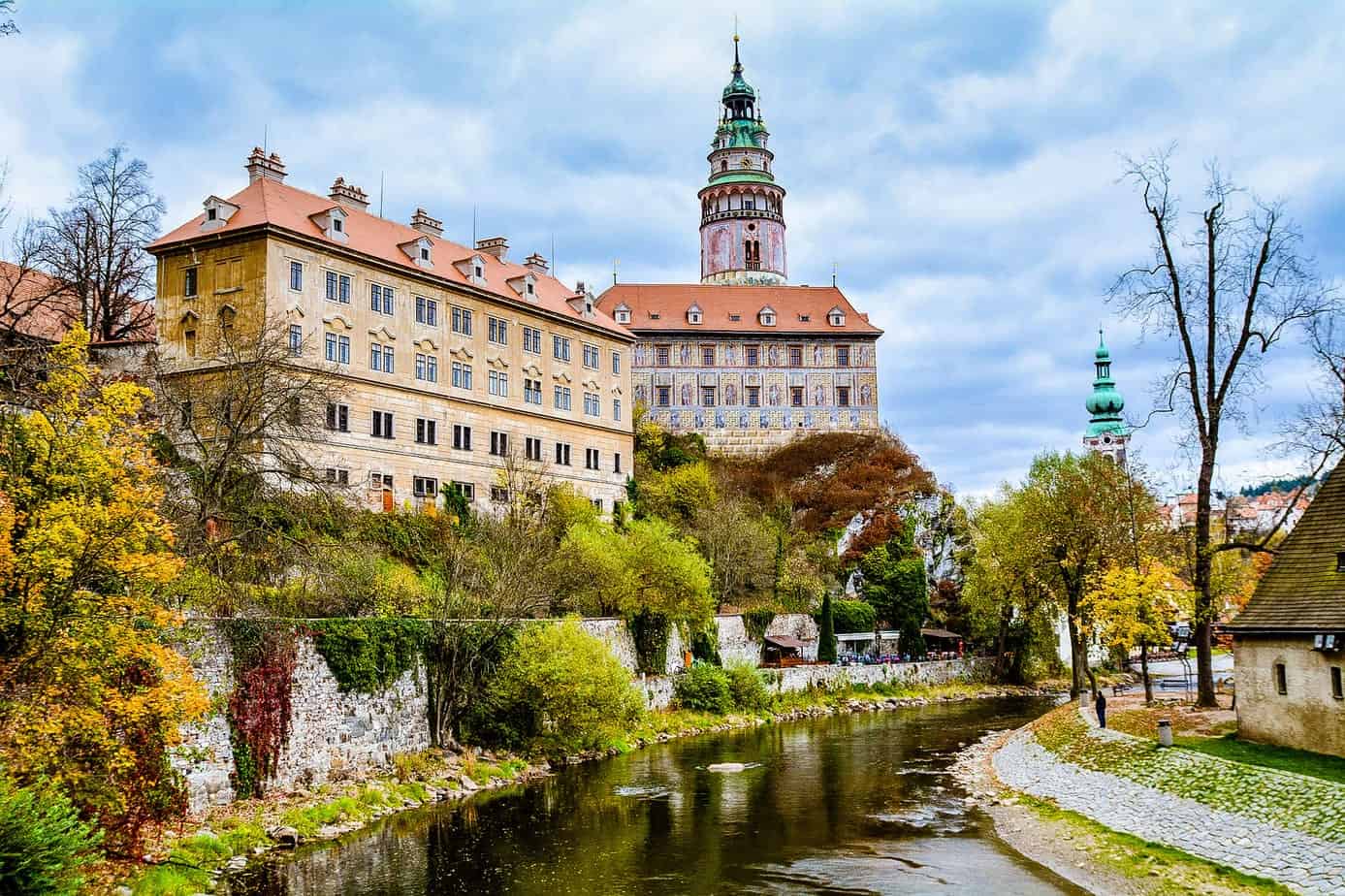 11 FABULOUS THINGS TO DO IN CESKY KRUMLOV,THE FAIRYTALE TOWN ...