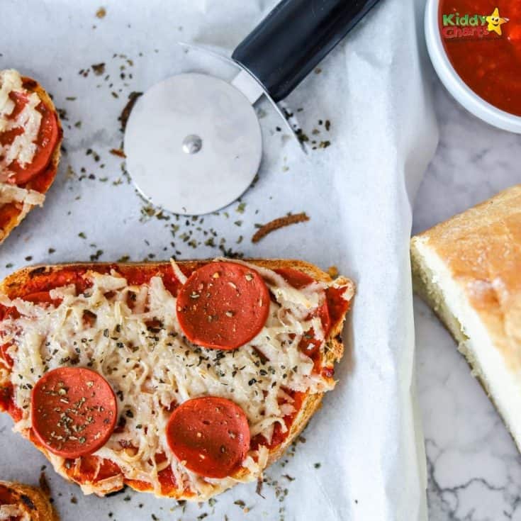 Easy pizza toast recipe for kids #31daysofactivities