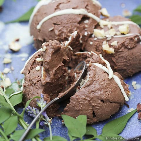 Cacao coconut ice cream with coconut milk dates and cacao