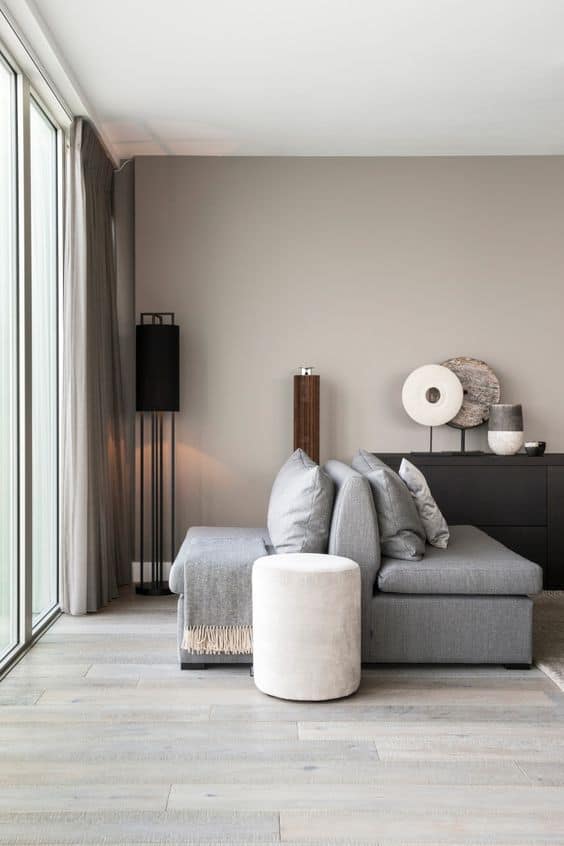 Beige woonkamer muur