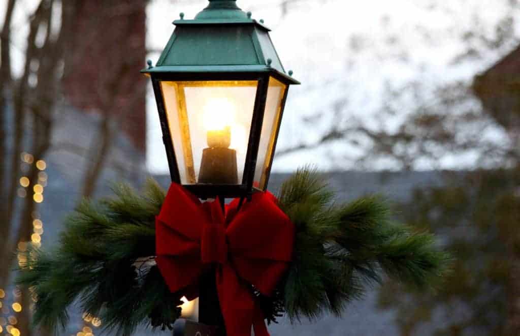 holiday lighting on town lamp
