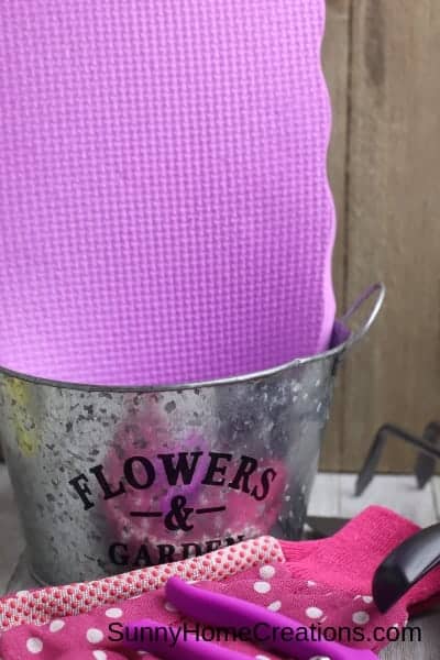 Packing garden gift basket
