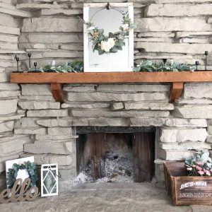 Thrift Store DIY'S | Farmhouse Wood Sign Transformation | #thriftstorefinds #thriftstorediy #farmhousedecor #farmhousediy #diyhomedecor #woodsigns #farmhousewoodsigns