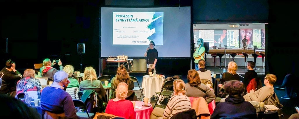 Tiimityön kehittäminen on mahdollista tehdä tehokkaasti hyödyntämällä luovien alojen menetelmiä. Taide osana organisaaatiota -yhteisö käsittelee aihetta säännöllisesti #taideosanaorg #too