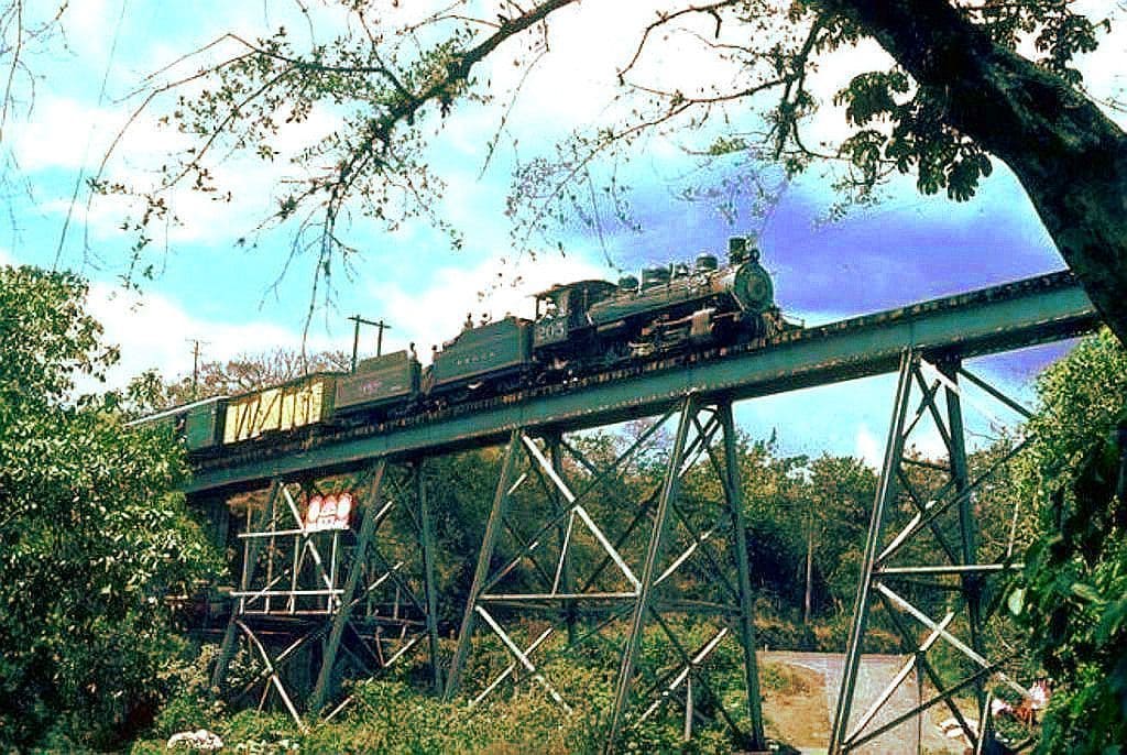 Tren a la salida de Palín - Ferrocarril Occidental