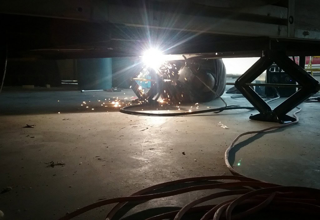 welding on the leveling jacks