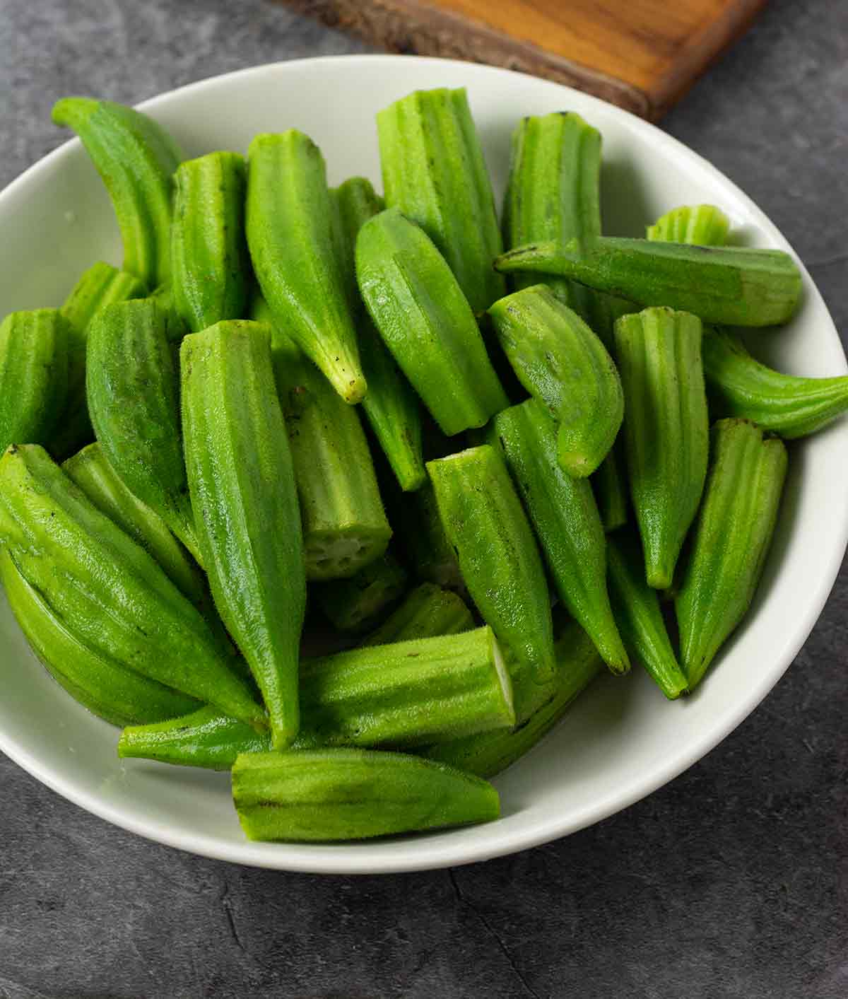 Okra trimmed in a white bowl