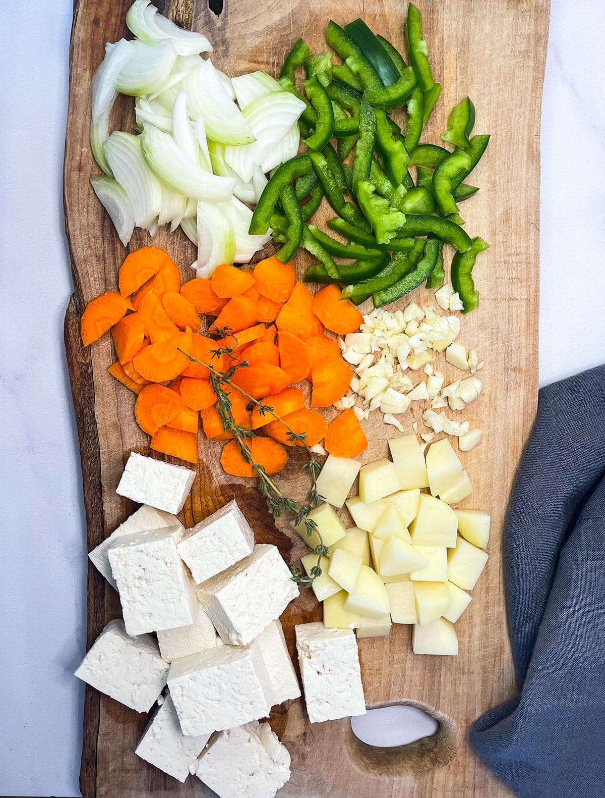 brown stew tofu ingredients chopped on cutting board