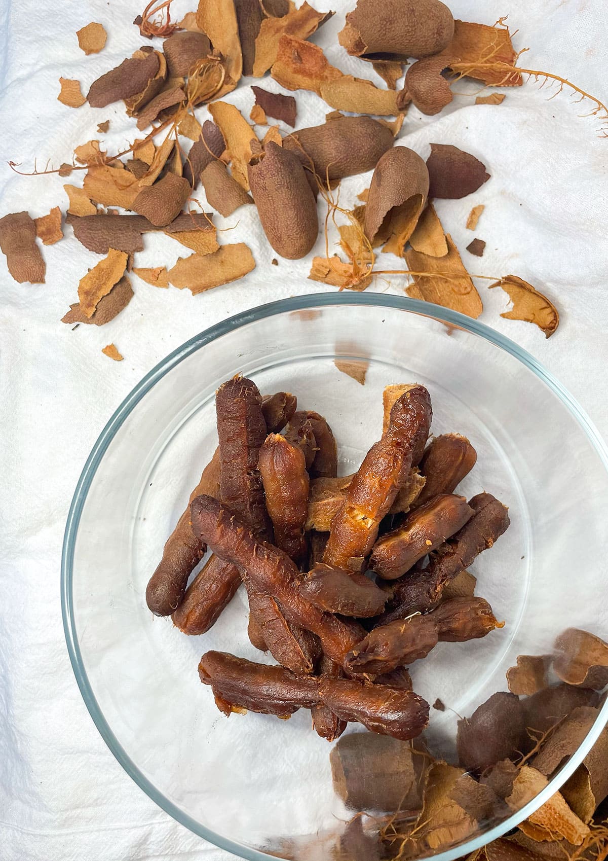 how to break tamarind