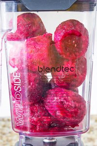 Prickly pears in blender