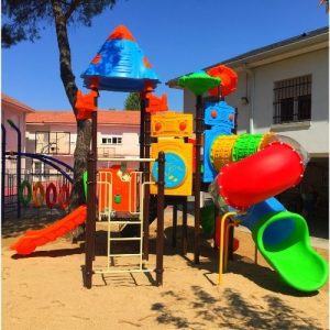 Diseño e instalación de parque de toboganes