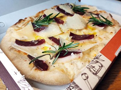 PARMIGIANO Parmigiano, jamón de pato y pimienta