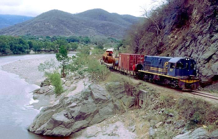 El Ferrocarril del Norte, ceñido al río Motagua