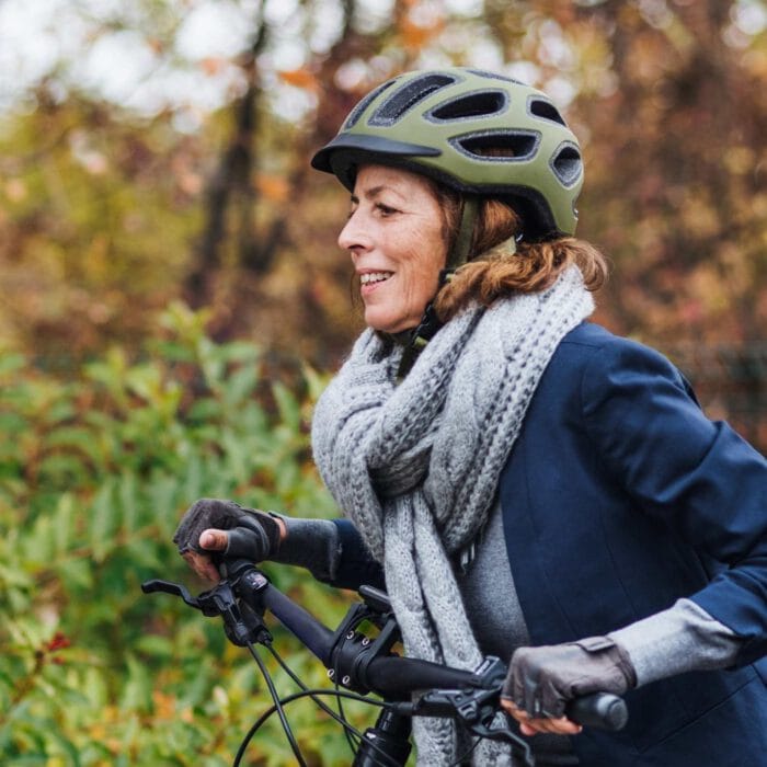 Frau auf Fahrrad