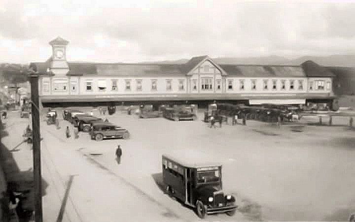 Plaza exterior de la Estación Central del Ferrocarril