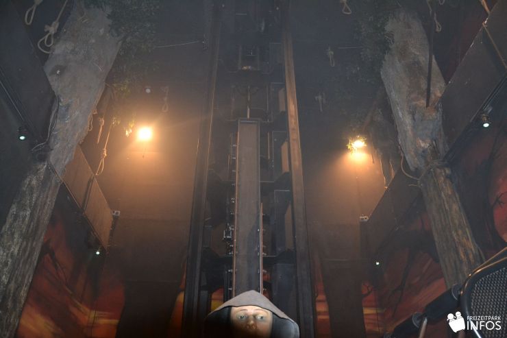 Foto: Freizeitparkinfos.de, Hamburg Dungeon, Drop Dead - Freifallturm