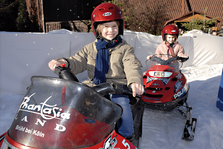Foto: Phantasialand, Phantasialand im Winter, Motorschlitten