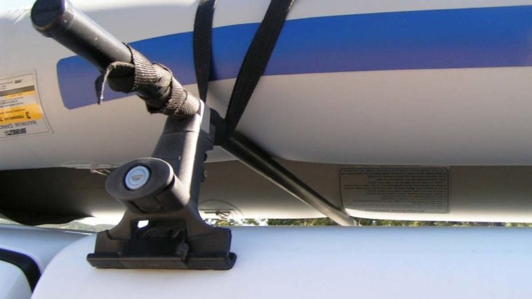 Как перевозить надувную лодку на крыше автомобиля