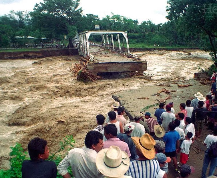 Destrozos del Huracán Mitchu