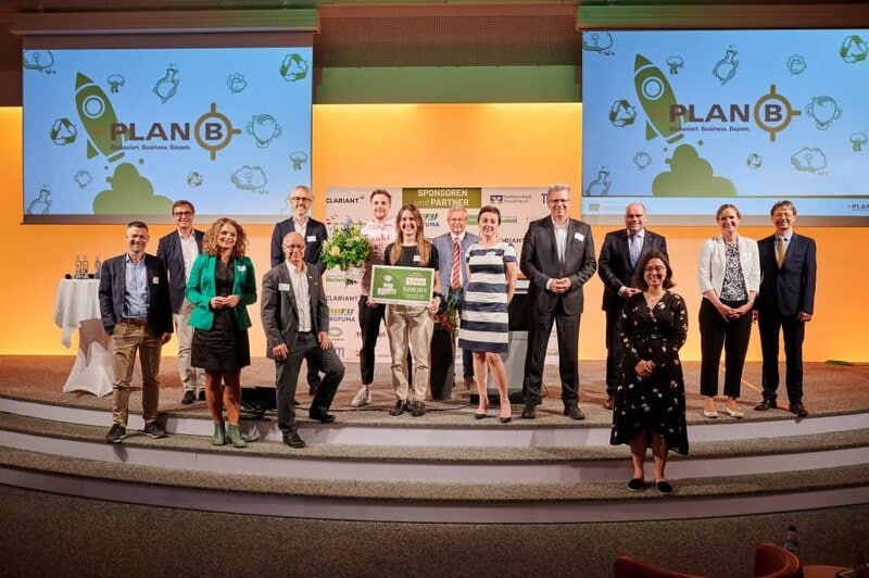 "Blick in nachhaltige Zukunft" nakt® in der Straubinger Rundschau 16 nakt gewinnt 1. Platz bei PlanB Gründerwettbewerb für nachhaltige Zukunft