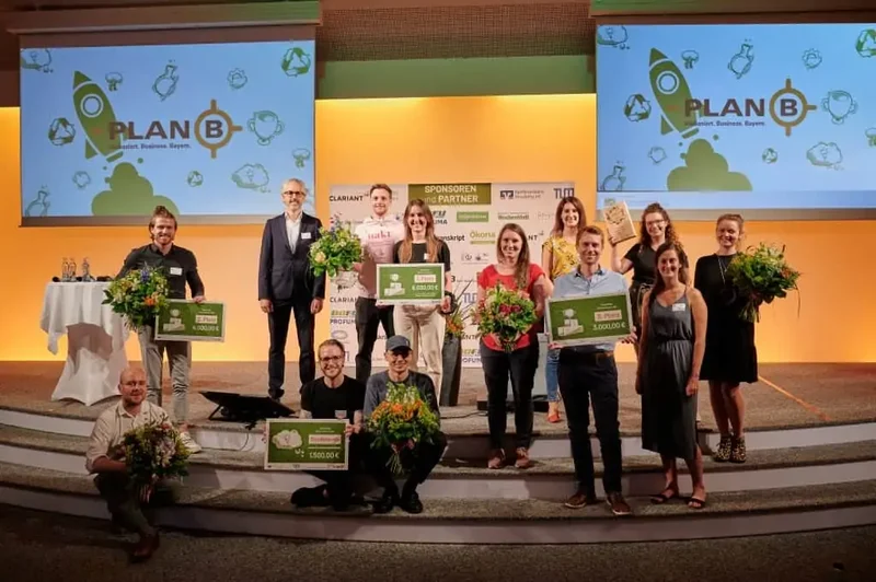 "Darmstädter Textil-Start-up punktet beim Gründerwettbewerb PlanB" Artikel von Bioökonomie 8 Textil-Start-up nakt gewinnt 1. Platz bei PlanB Gründerwettbewerb