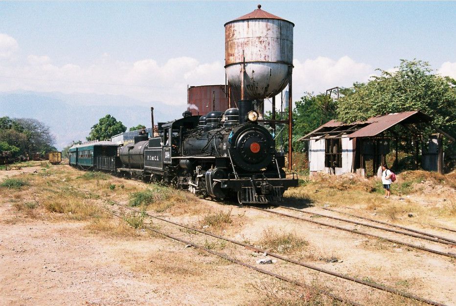 Tren entrando en la estación de Zacapa