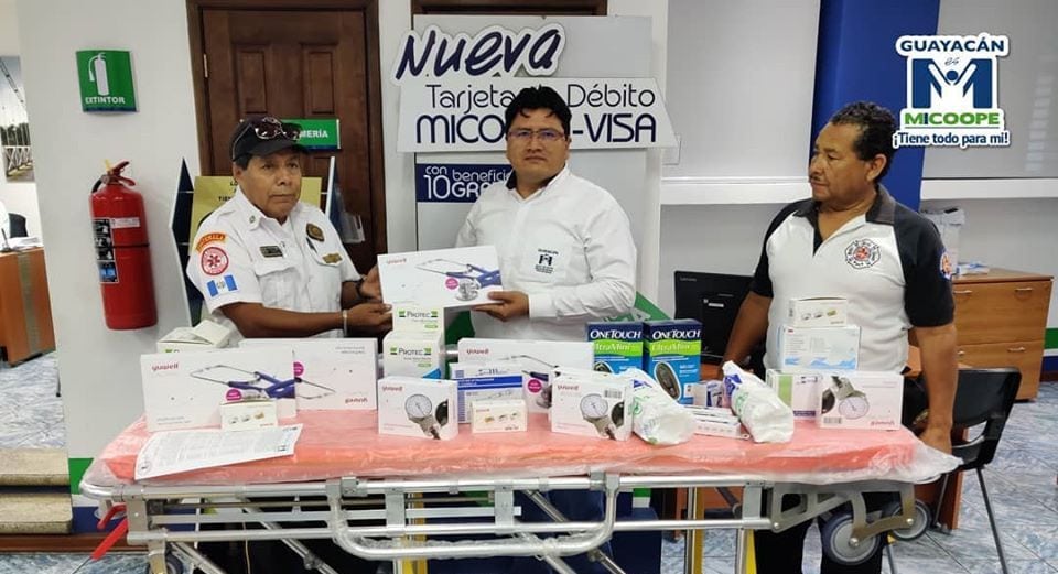 Cooperativa Guayacán dona material
