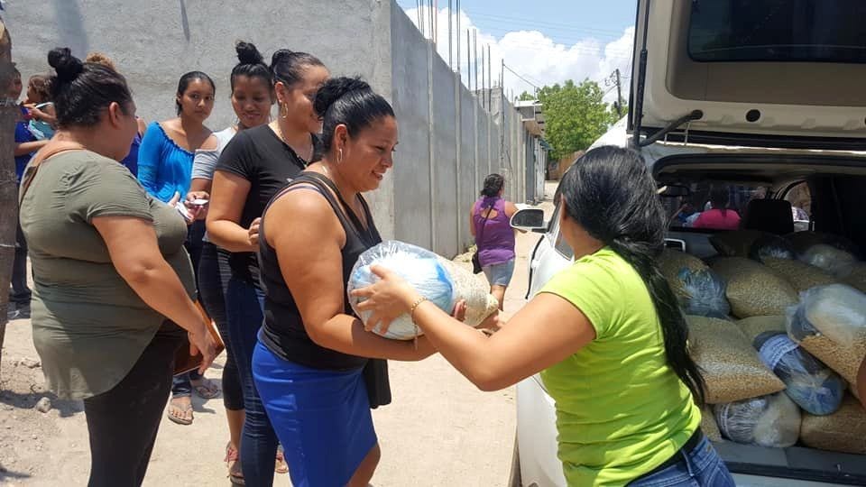 Reparto de víveres en San Agustín