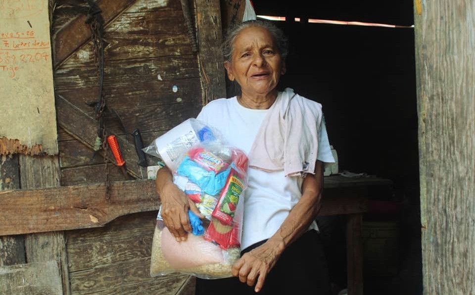 Entrega de víveres en Puerto Barrios
