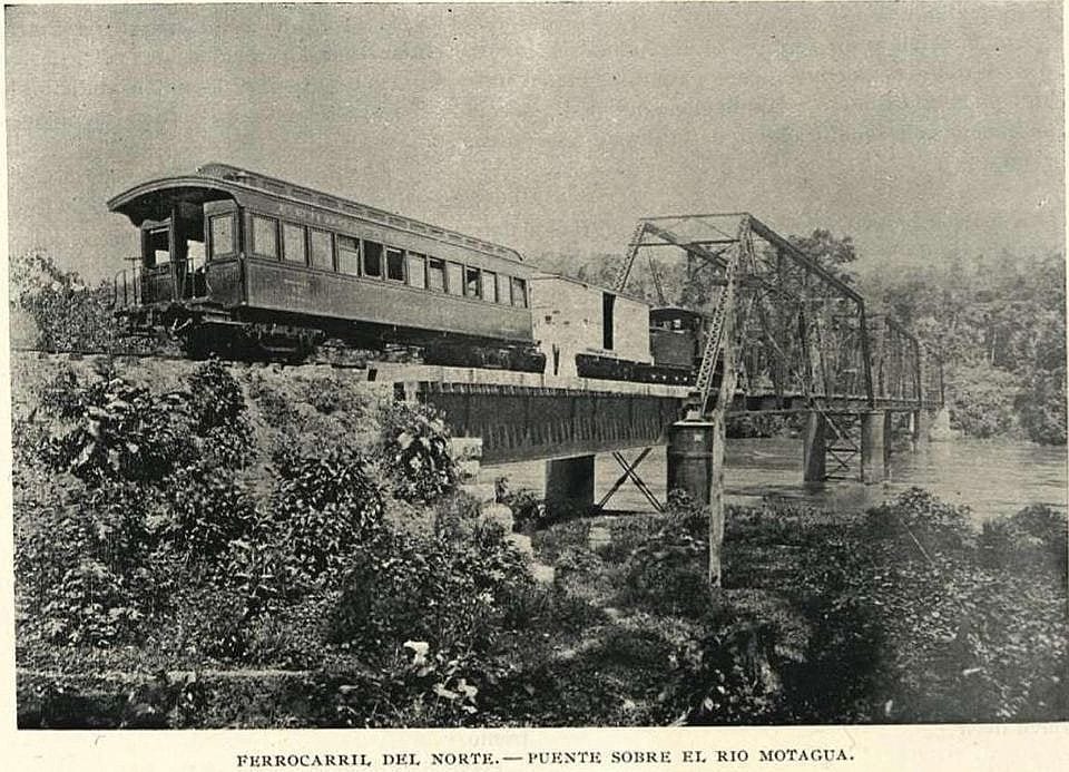 Puente sobre el río Motagua