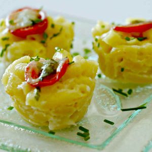 Gluten-Free Caprese Mac and Cheese Bites