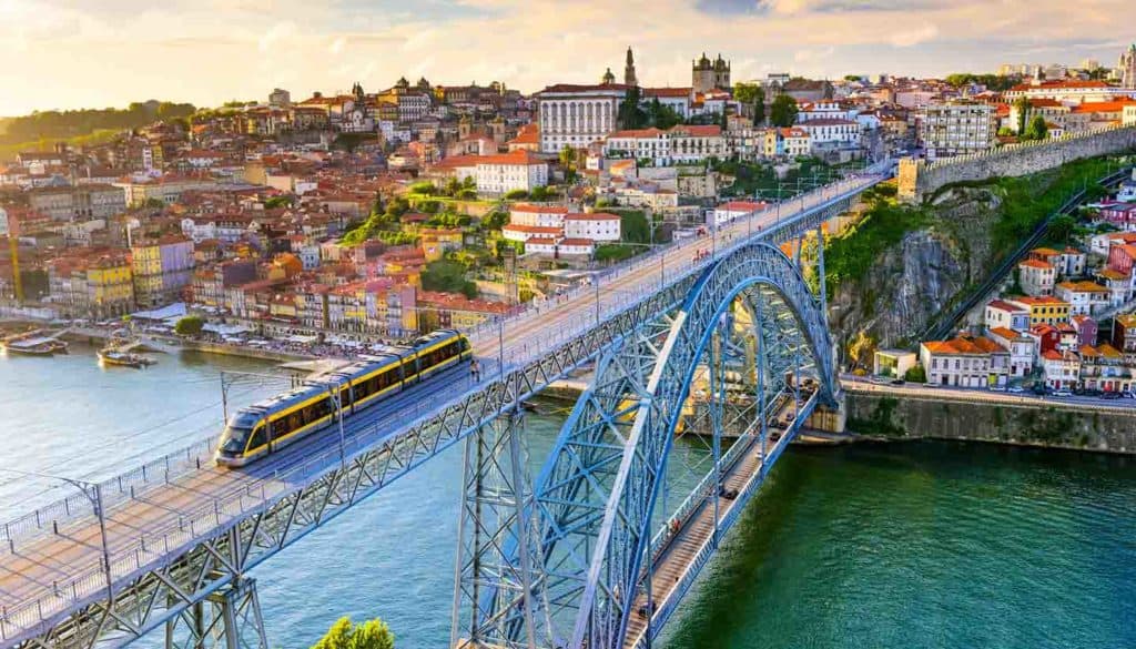 hazteunbus.es -Viaje en autobús a Oporto y Aveiro en Portugal 1 viaje en autobús a Oporto desde Asturias
