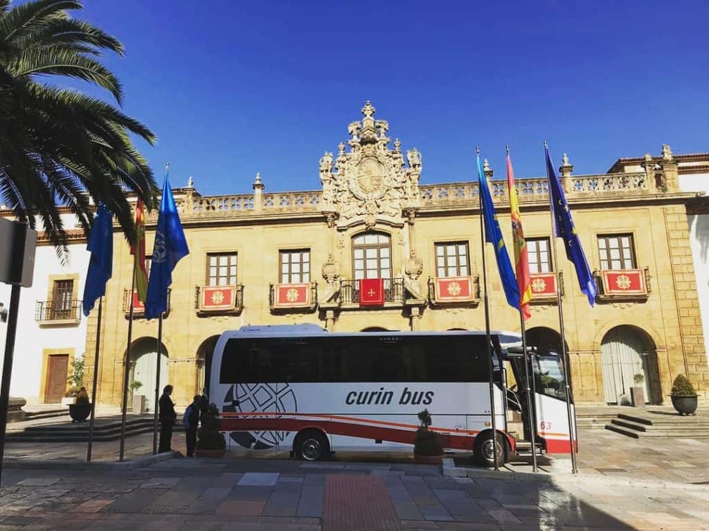 hazteunbus.es -Alquilar autocares o microbús para excursiones, circuitos, visitas, eventos 3 Curin Bus alquiler de autocares y microbuses en Oviedo Asturias fotos