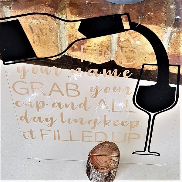 Wedding favors. Vinyl table sign made from perspex and wood. Easy DIY