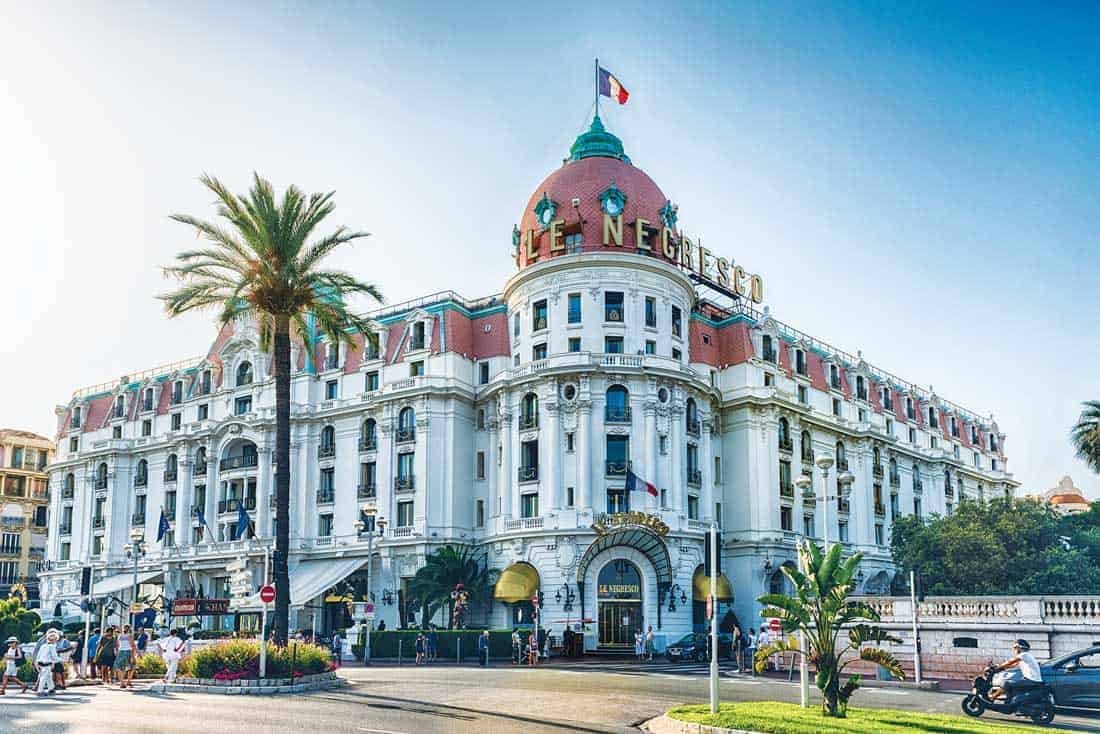 Знаменитый отель Negresco, расположенный на Английской набережной, Ницца, Франция