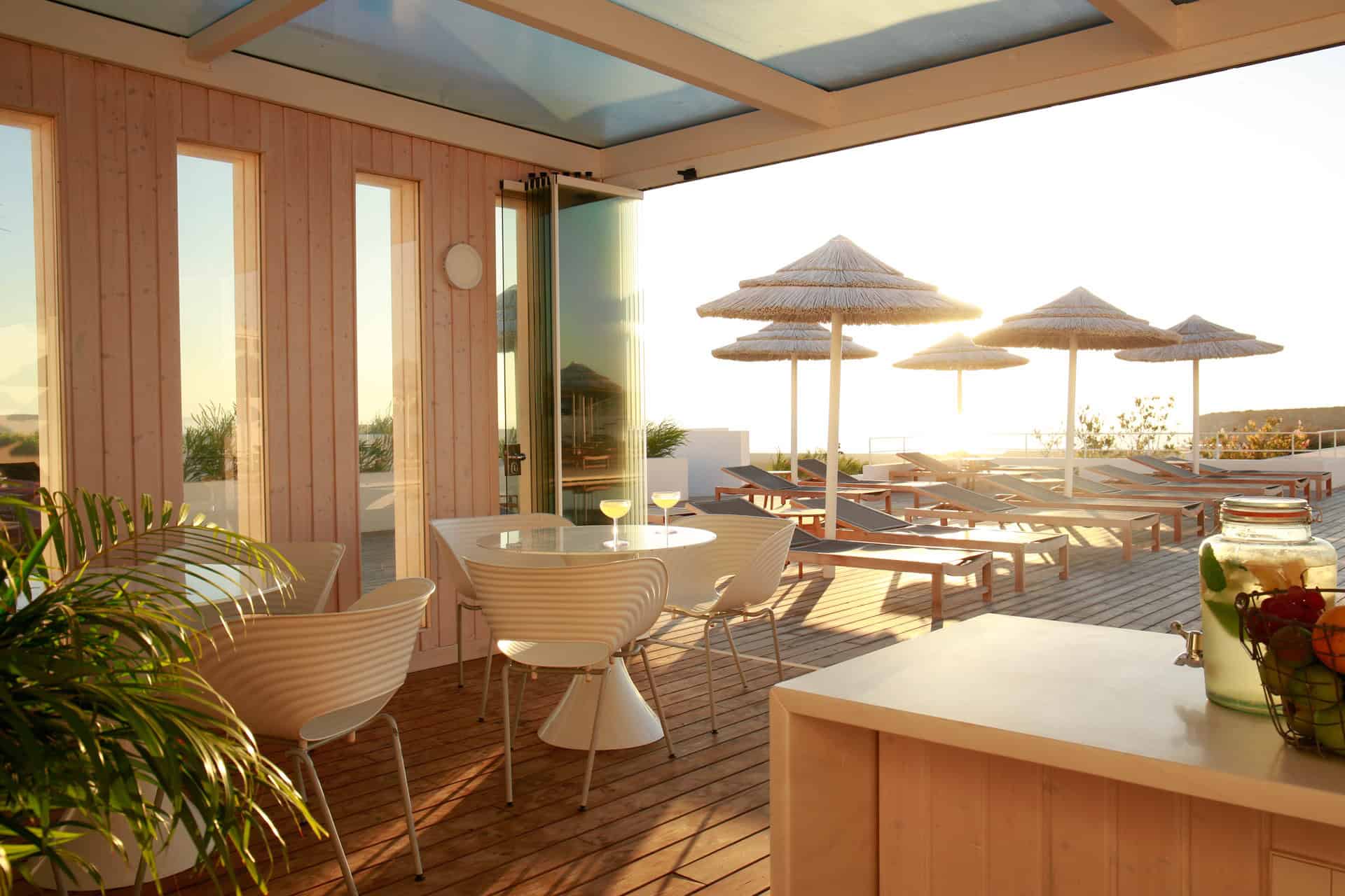 Poolbar im Hotel Memmo Baleeira