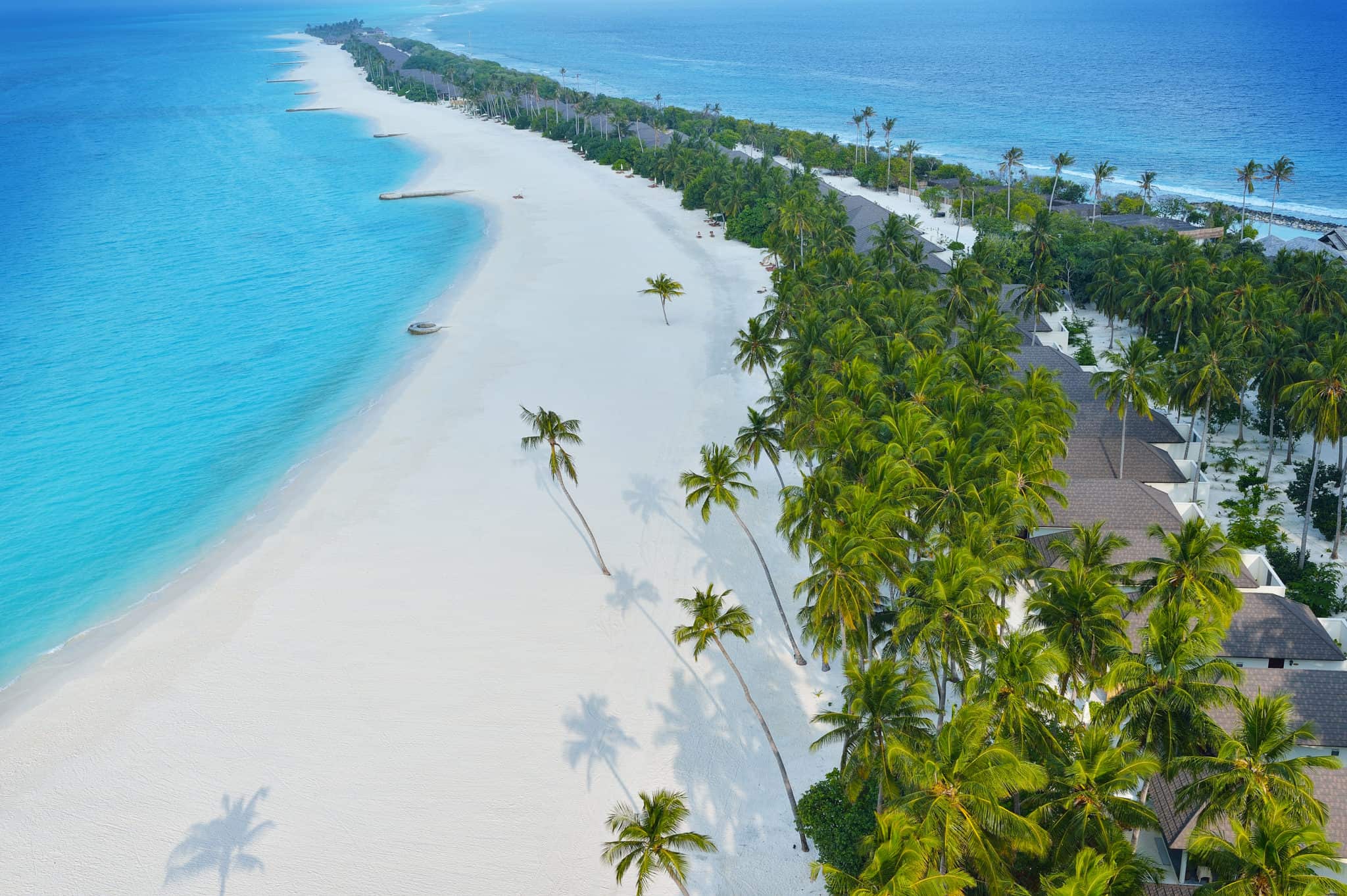 Langgezogener Traumstrand auf Kanifushi Island