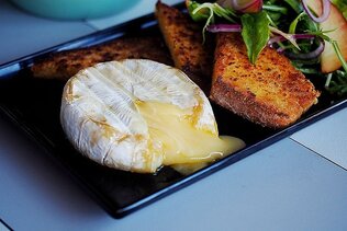 Can You Microwave Baked Brie? Microwave Baked Brie