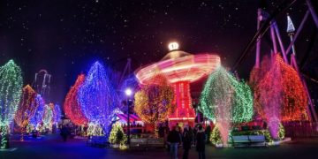 Hershey park lights up at chrismas time.