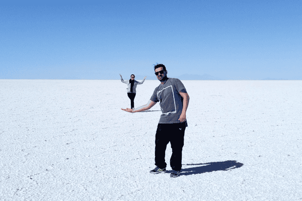 Curtindo com segurança no Salar do Uyuni, Bolívia.