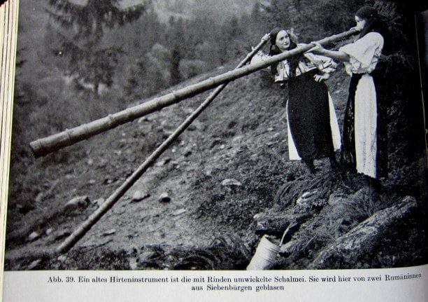 Schalmeienspielerinnen - Rumänien - Neue große Völkerkunde
