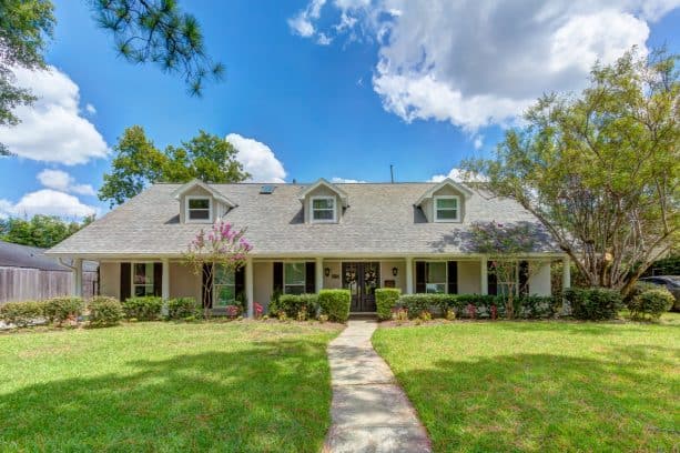 a new greige paint for the brick walls of a traditional ranch house