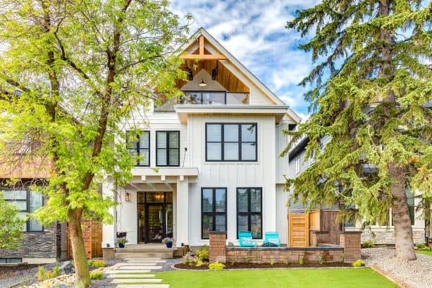 the use of Dulux White Wing paint color in a modern farmhouse exterior