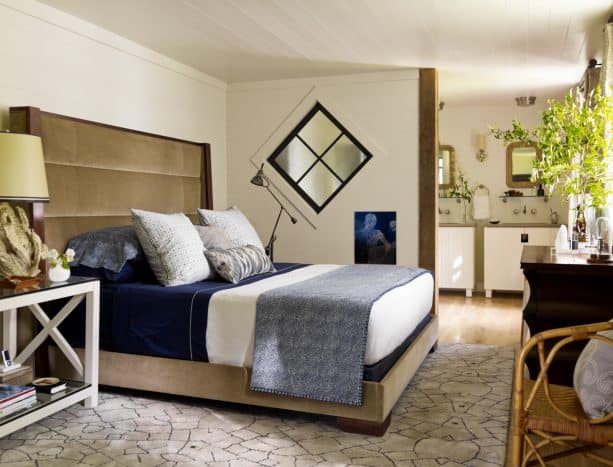 diamond-shaped frosted glass window in between a bedroom and an open-style bathroom