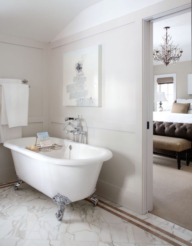 traditional bathroom with Benjamin Moore classic gray 1548 warm gray wall paint color