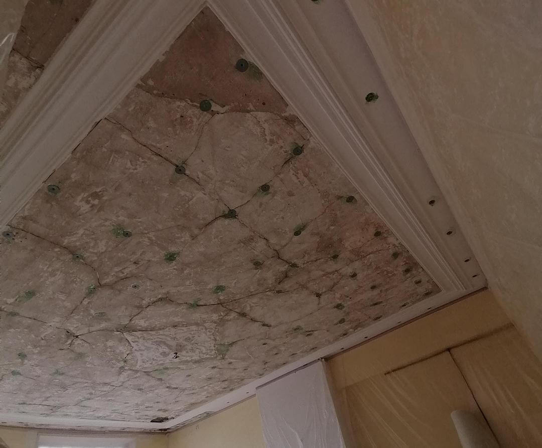 Plafond voor restaureren stucwerk