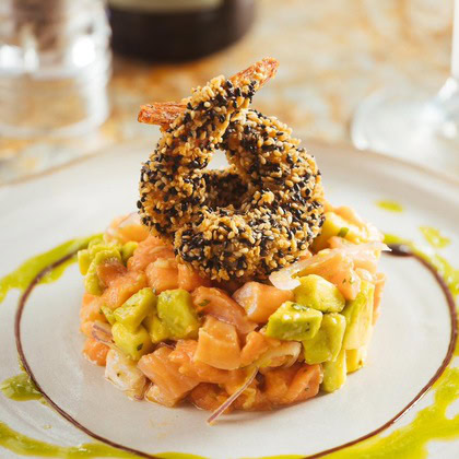 Crudo de Salmão e Camarão Crocante