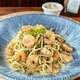 Espaguete com camarões ao pesto